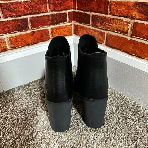 Timberland Black Leather Block Heel Chelsea Ankle Boots - Picture 6 of 8